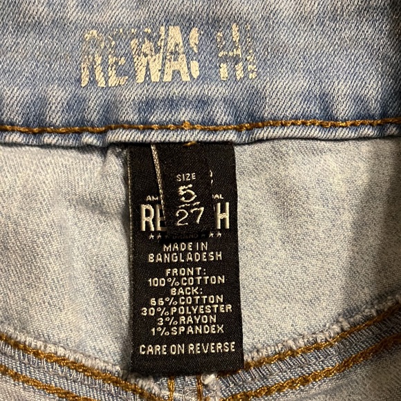 Jean shorts by Rewash size 5   Or 27. Preowned. Destressed, ripped - Picture 6 of 8